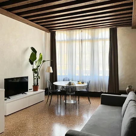 Central Luxury ~ Jacuzzi + Patio A/c Apartamento *