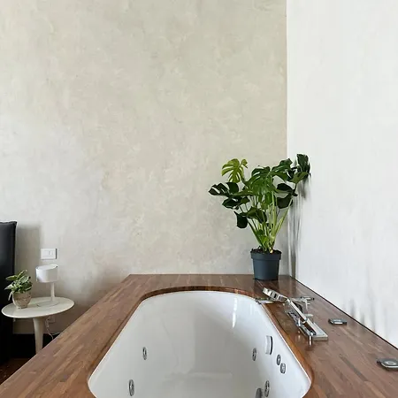 Appartamento Central Luxury ~ Jacuzzi + Patio A/c