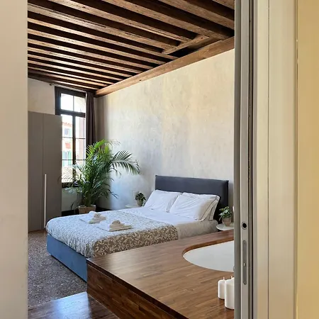 Appartamento Central Luxury ~ Jacuzzi + Patio A/c *