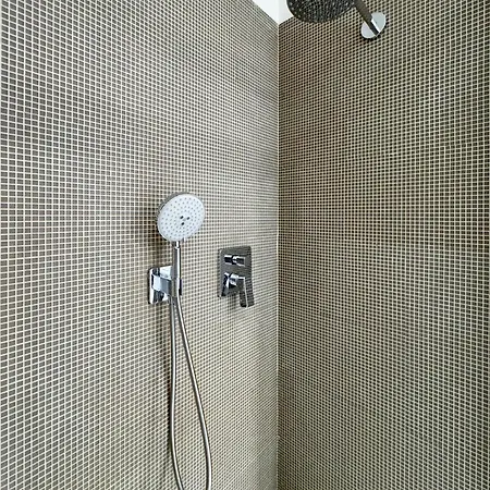 Central Luxury ~ Jacuzzi + Patio A/c *