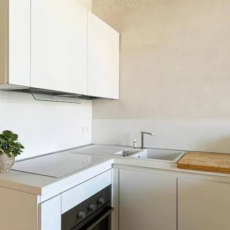 Apartment Central Luxury ~ Jacuzzi + Patio A/c *