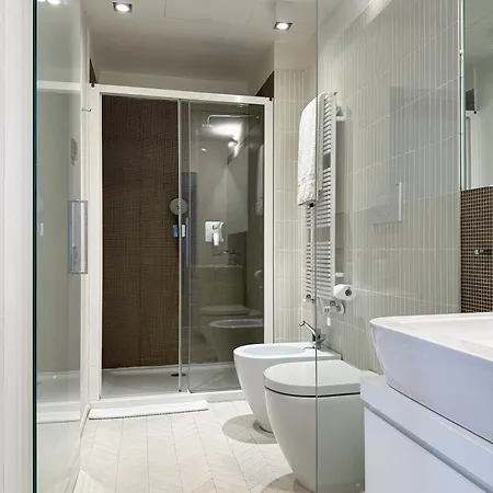 Apartment Central Luxury ~ Jacuzzi + Patio A/c *