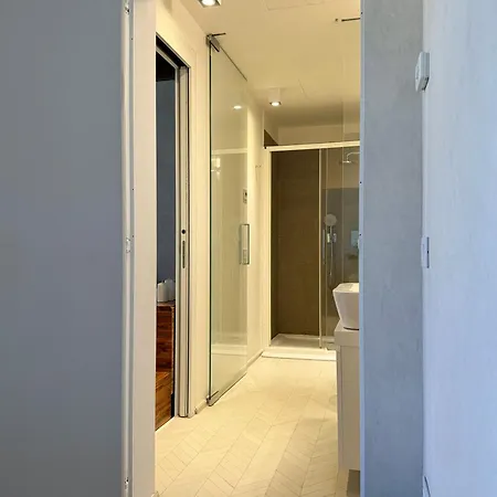Central Luxury ~ Jacuzzi + Patio A/c شقة