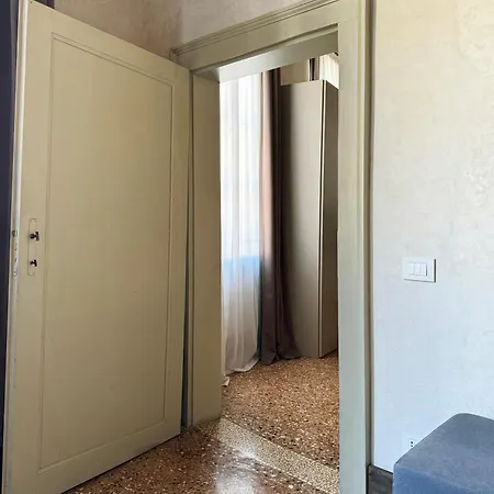 Central Luxury ~ Jacuzzi + Patio A/c *
