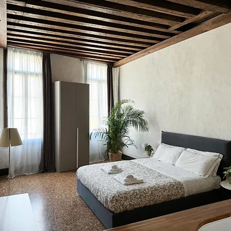 Apartment Central Luxury ~ Jacuzzi + Patio A/c *
