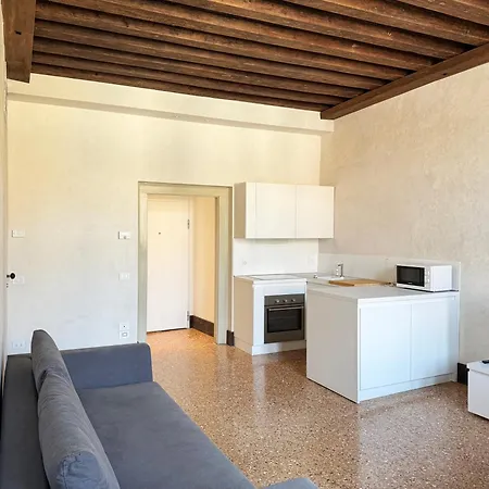 Central Luxury ~ Jacuzzi + Patio A/c Venice