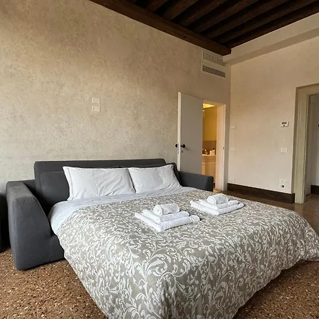 公寓 Central Luxury ~ Jacuzzi + Patio A/c